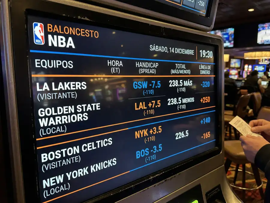 Tablero de apuestas NBA mostrando spread de puntos entre dos equipos